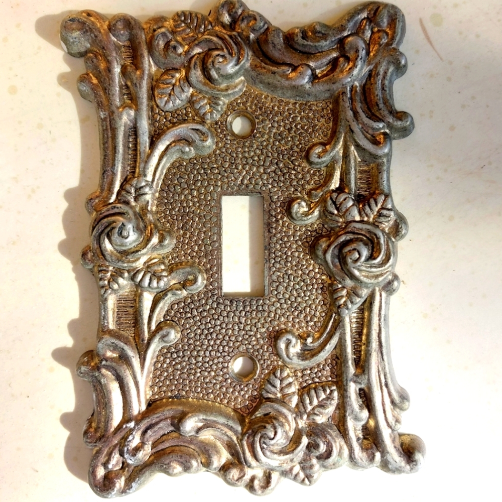 VINTAGE 1967 American Tack & Hardware Co. Wall plates, Rose, Lightswitch cover - Picture 1 of 8